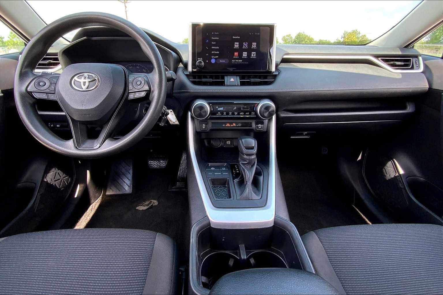 2024 Toyota RAV4 LE photo 12