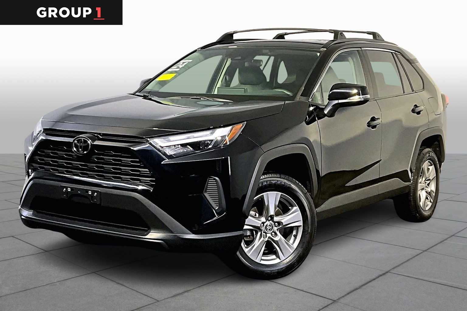 2024 Toyota RAV4 XLE's photo