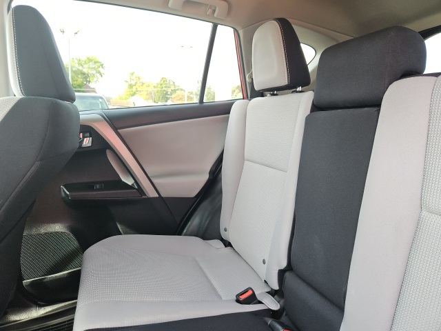2017 Toyota RAV4 XLE photo 14