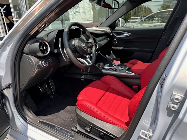 2025 Alfa Romeo Giulia Base photo 6