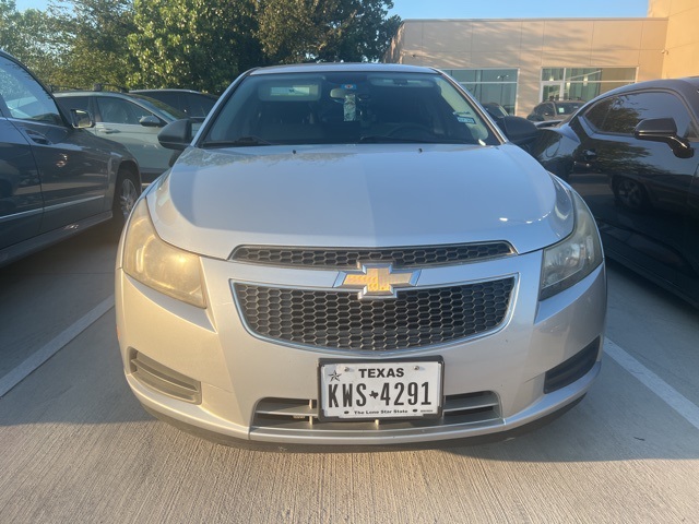 2014 Chevrolet Cruze LS photo 2