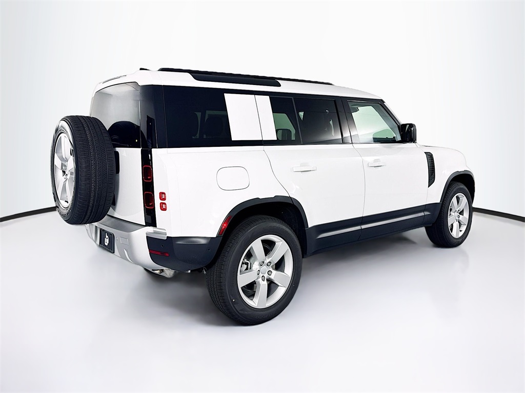 2025 Land Rover Defender 110 S photo 5