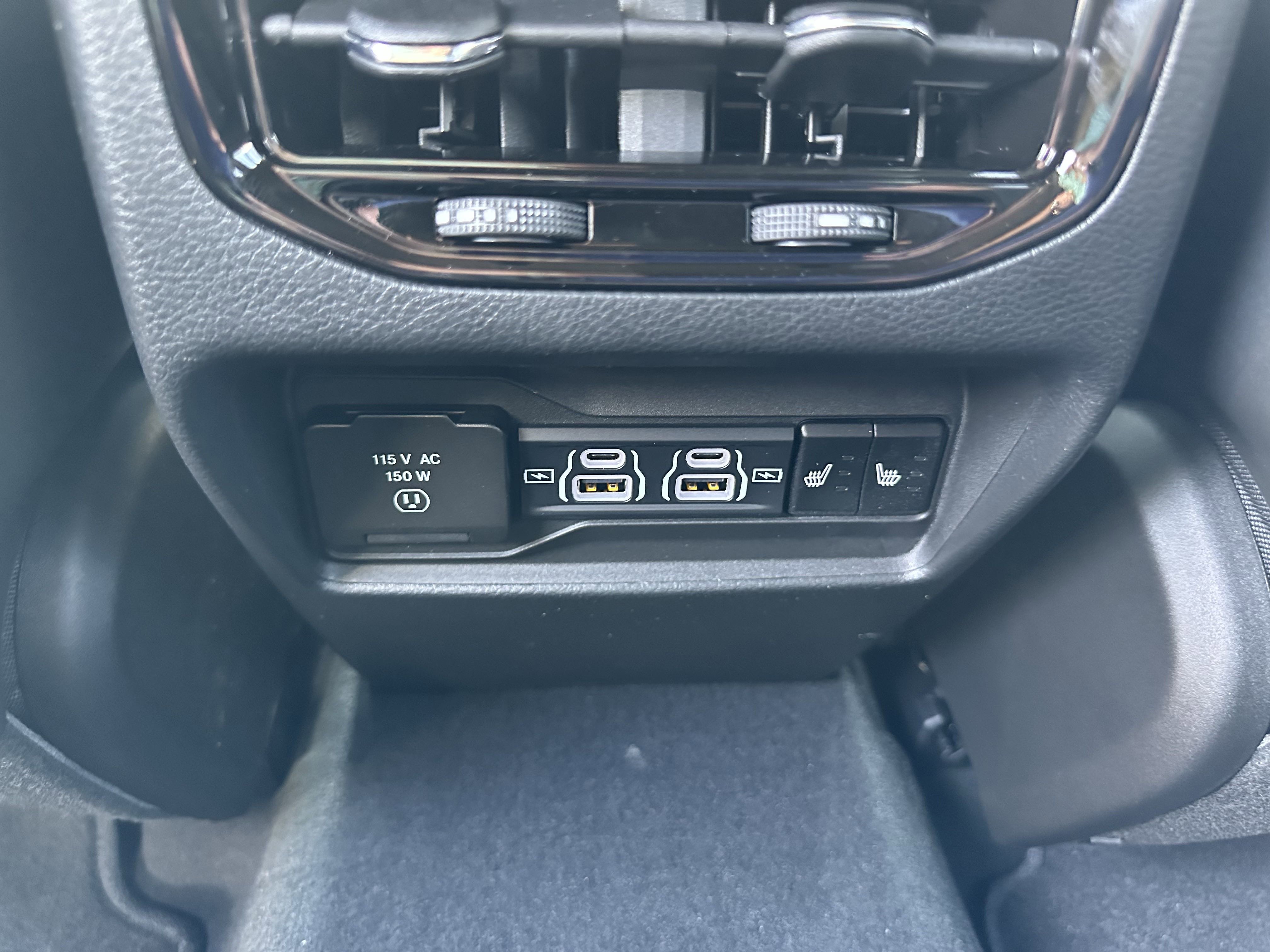 2025 Jeep Grand Cherokee Overland photo 2