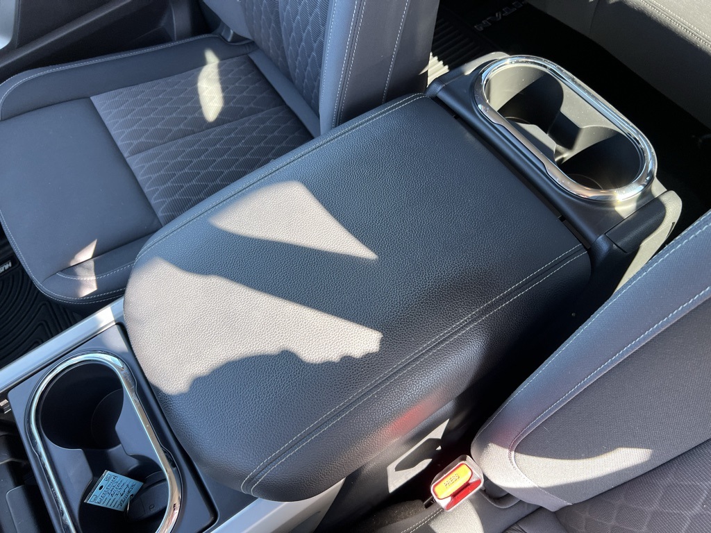 2023 Nissan Titan SV photo 23