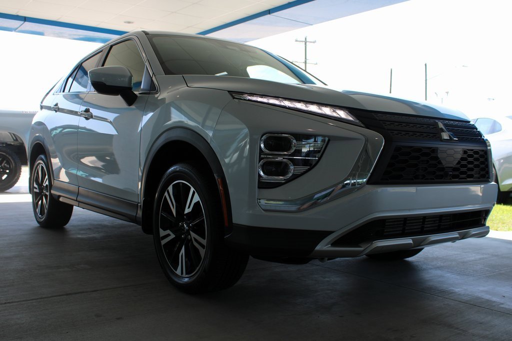2023 Mitsubishi Eclipse Cross SE photo 4