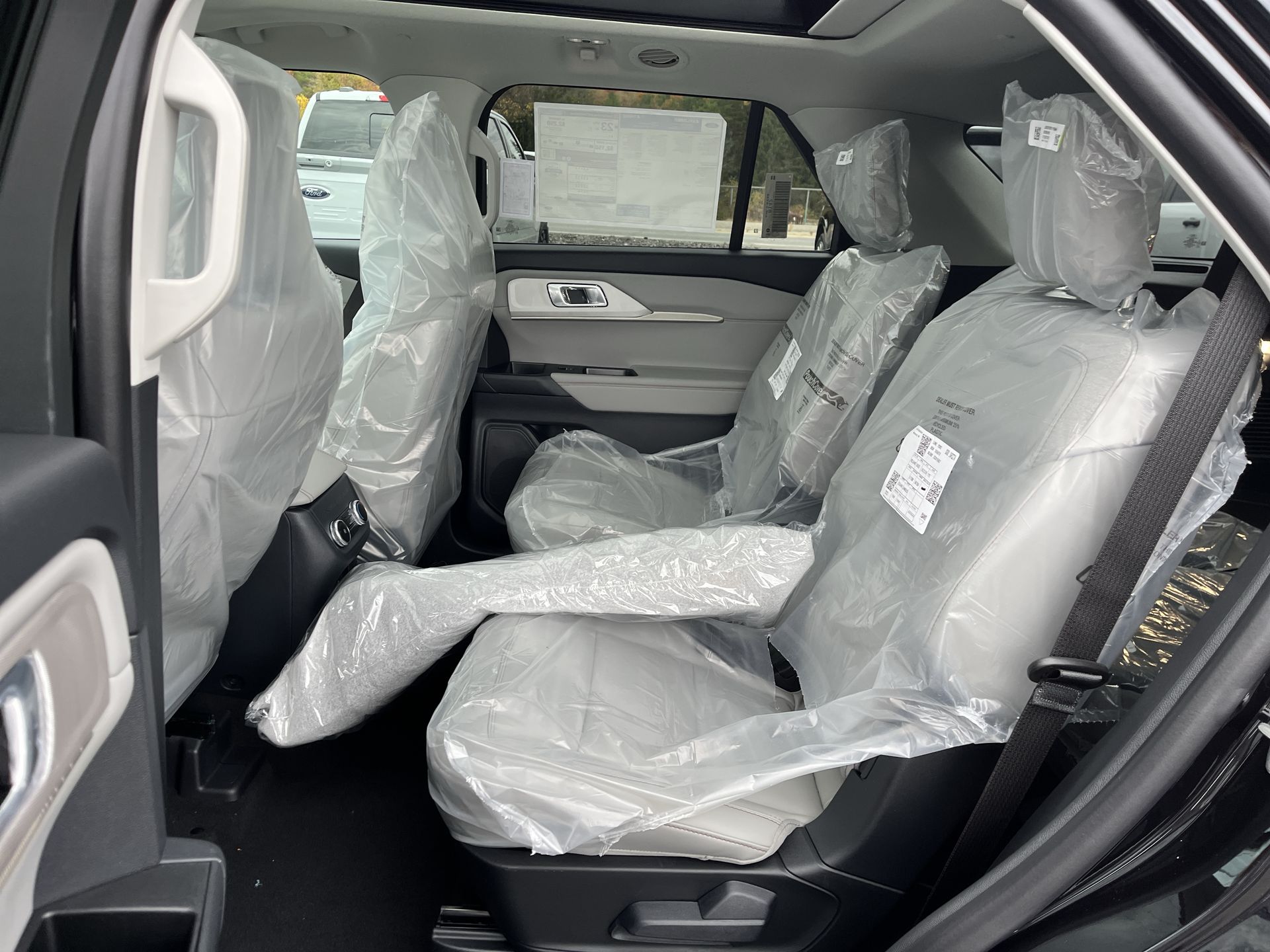 2026 Ford Explorer photo 3