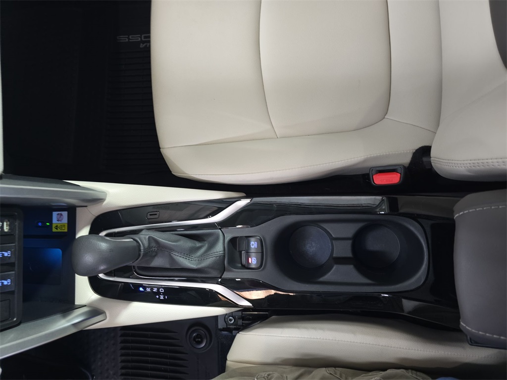 2022 Toyota Corolla Cross XLE photo 26