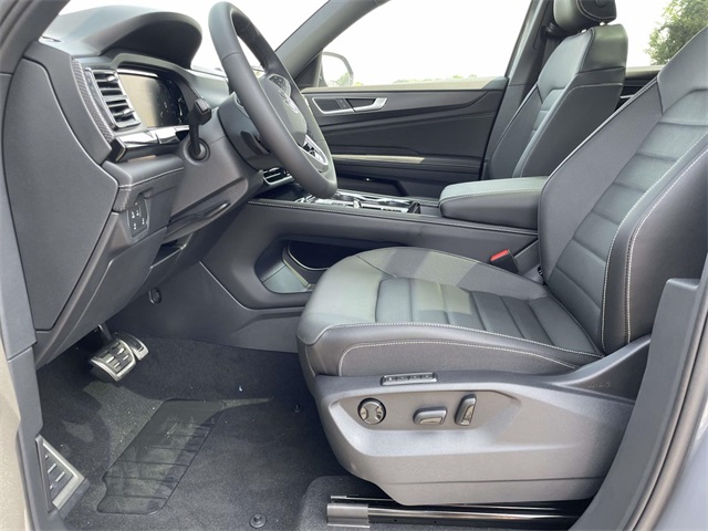 2025 Volkswagen Atlas Cross Sport SEL R-Line photo 12