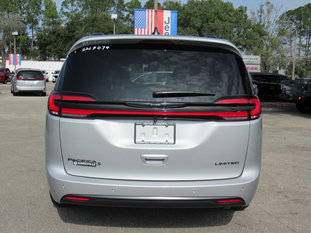 2026 Chrysler Pacifica Limited photo 4
