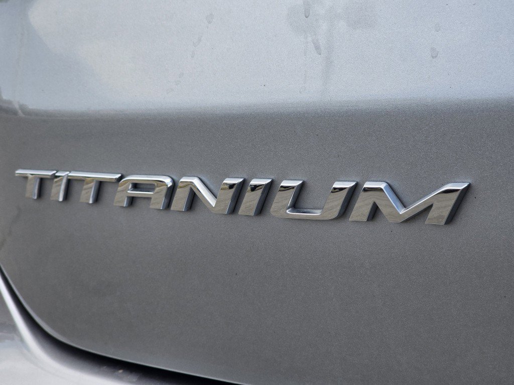 2024 Ford Edge Titanium photo 21