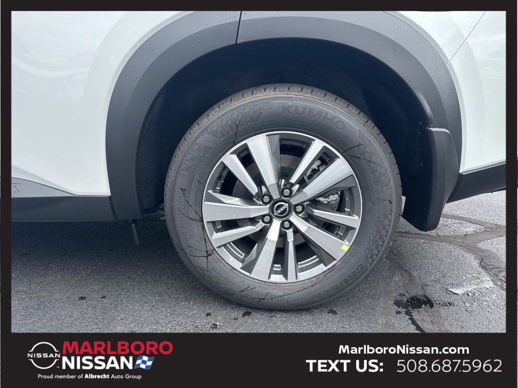 2025 Nissan Pathfinder SL photo 5