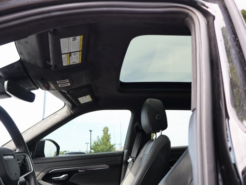 2022 Land Rover Range Rover Evoque R-Dynamic SE photo 18