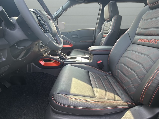 2026 Nissan Frontier PRO-4X photo 2