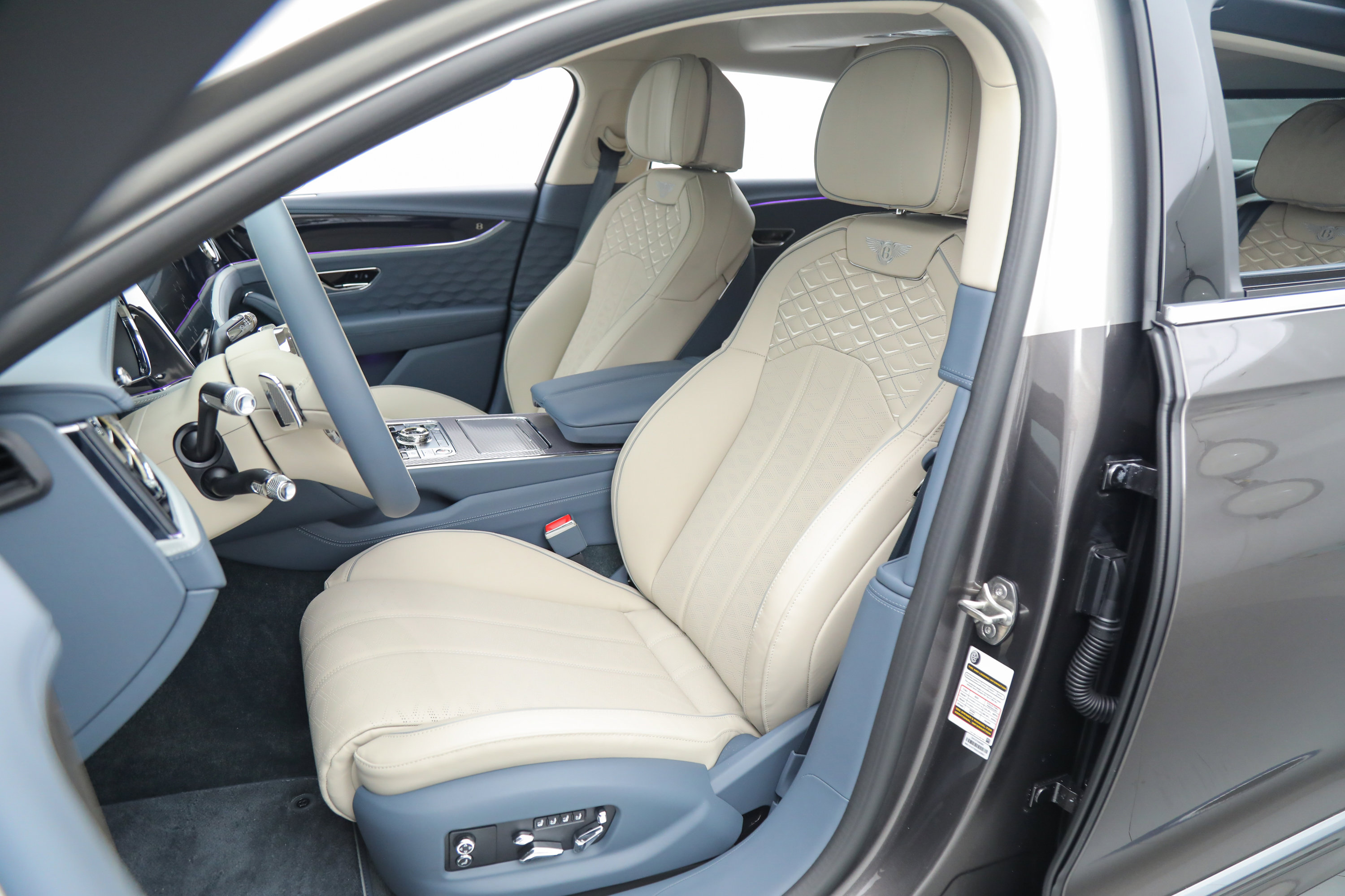 2025 Bentley Flying Spur Mulliner photo 26