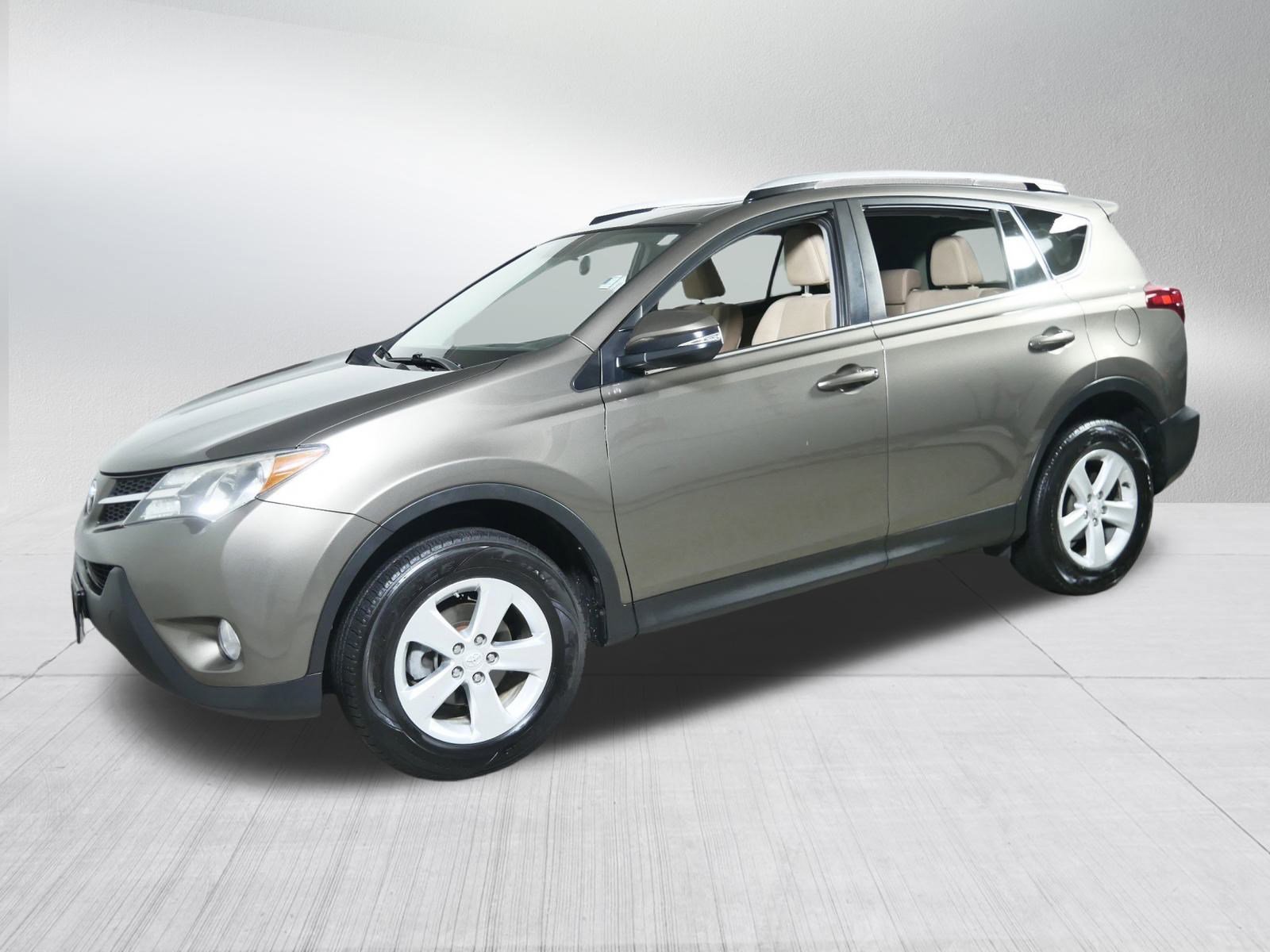 2014 Toyota RAV4 XLE photo 3