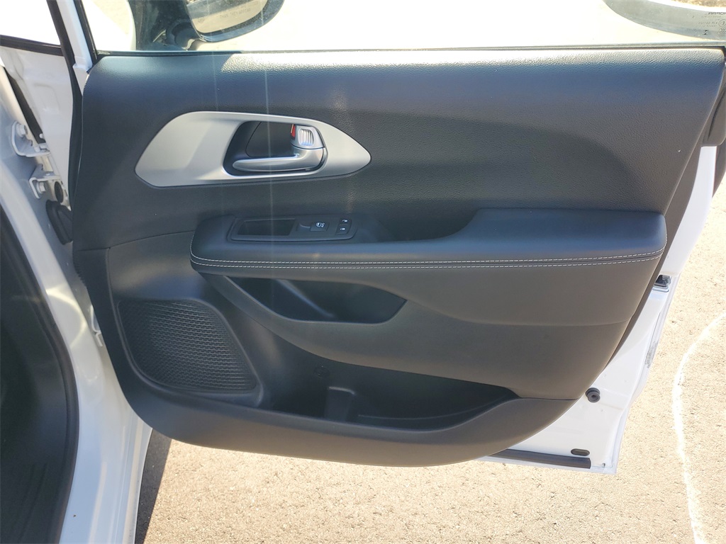 2024 Chrysler Pacifica Touring photo 38