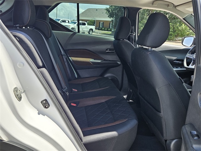 2020 Nissan Kicks SR photo 12