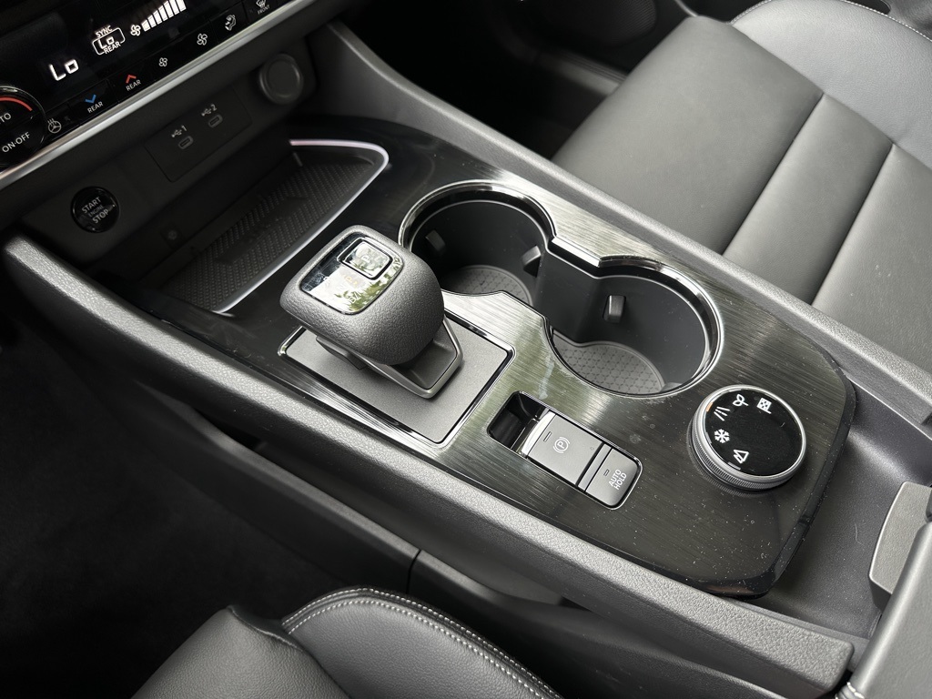 2025 Nissan Rogue SL photo 26