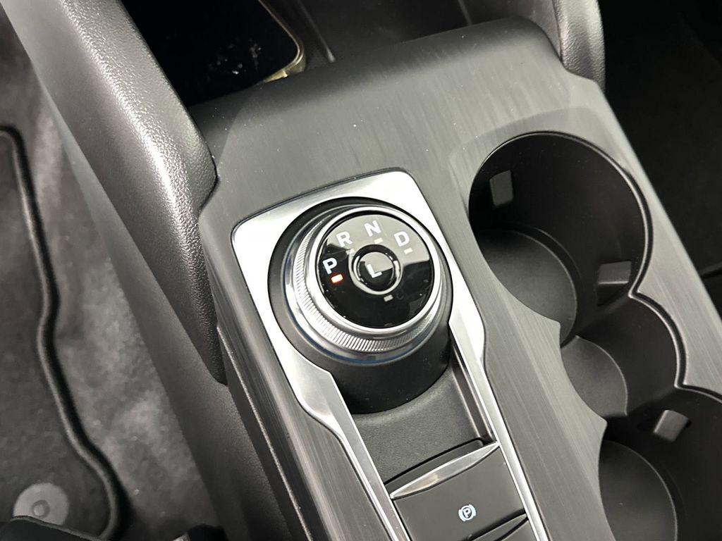 2025 Ford Escape ST-Line photo 28