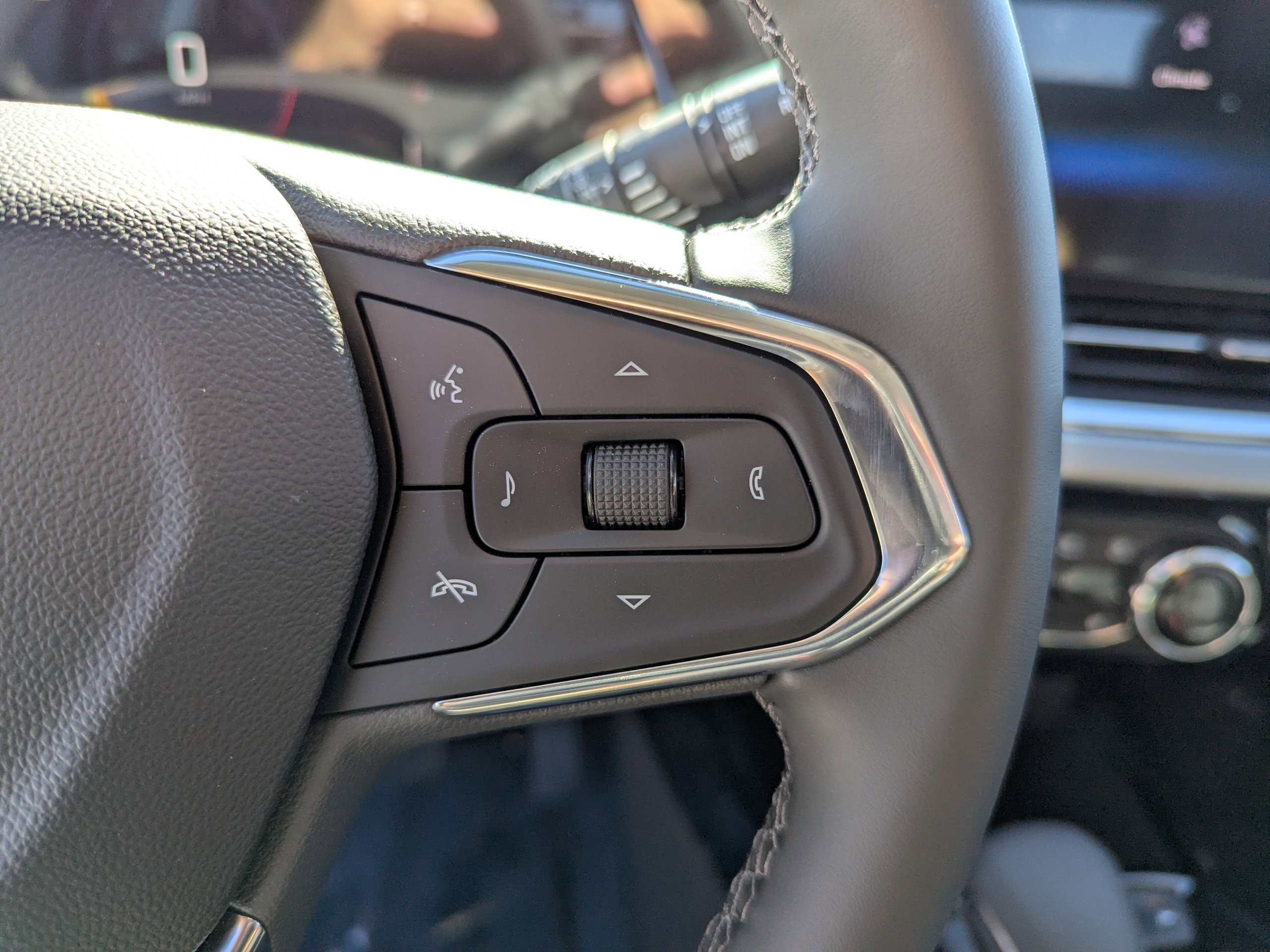 2025 Chevrolet Trax LT photo 12