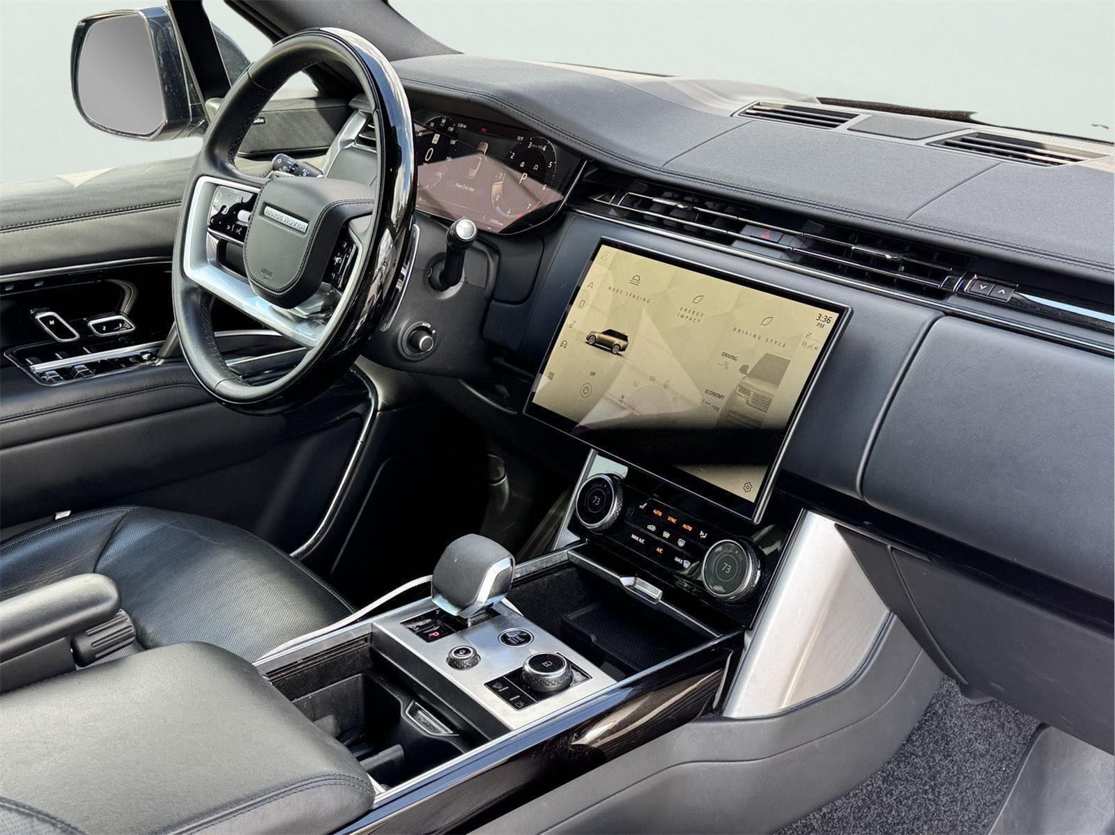 2023 Land Rover Range Rover SE photo 17