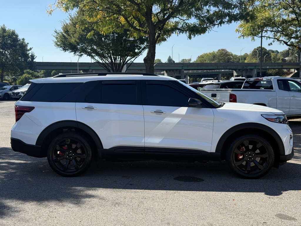 2023 Ford Explorer ST photo 4