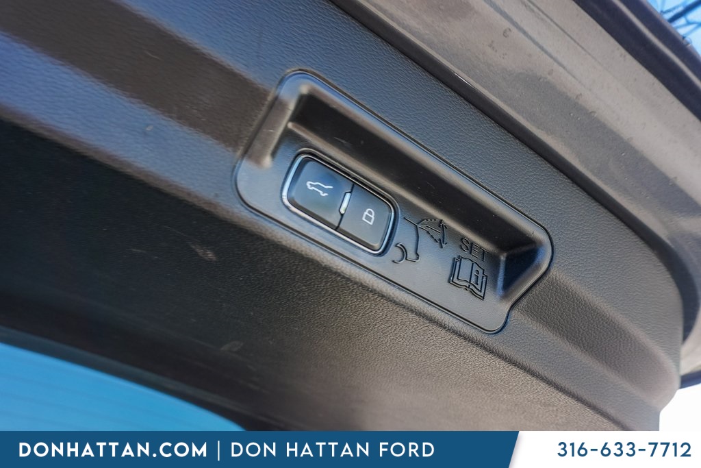 2022 Ford Explorer XLT photo 32