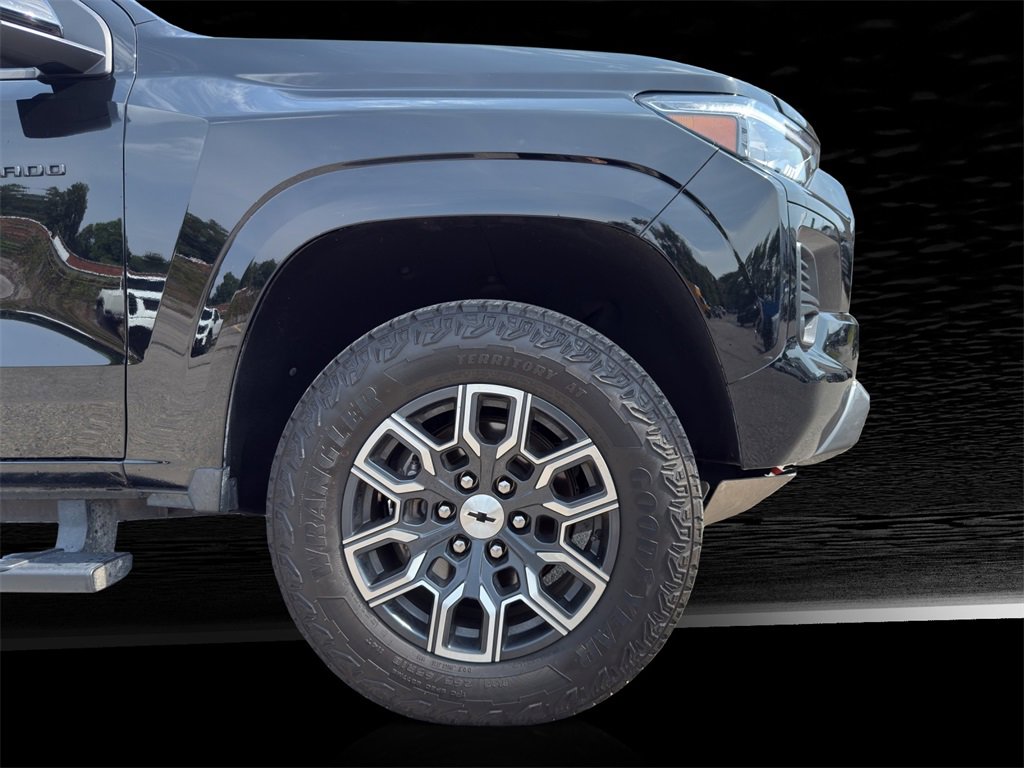 2023 Chevrolet Colorado Z71 photo 2