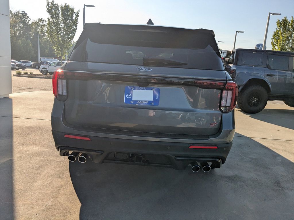 2025 Ford Explorer ST photo 5