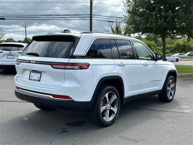 2023 Jeep Cherokee 4xe photo 3