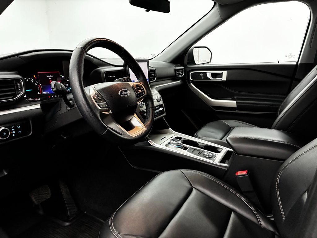 2023 Ford Explorer XLT photo 21