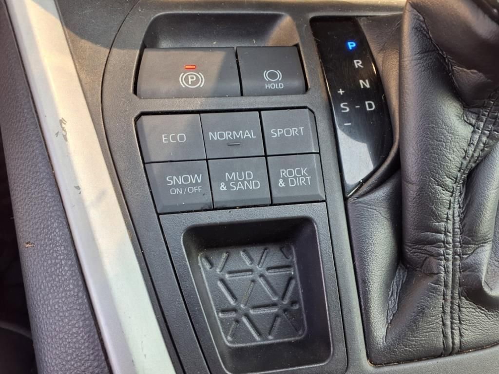 2020 Toyota RAV4 XLE photo 23