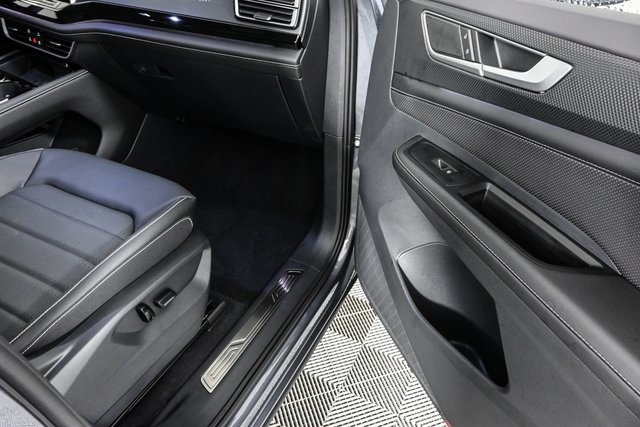 2025 Volkswagen Atlas Cross Sport SEL R-Line photo 24