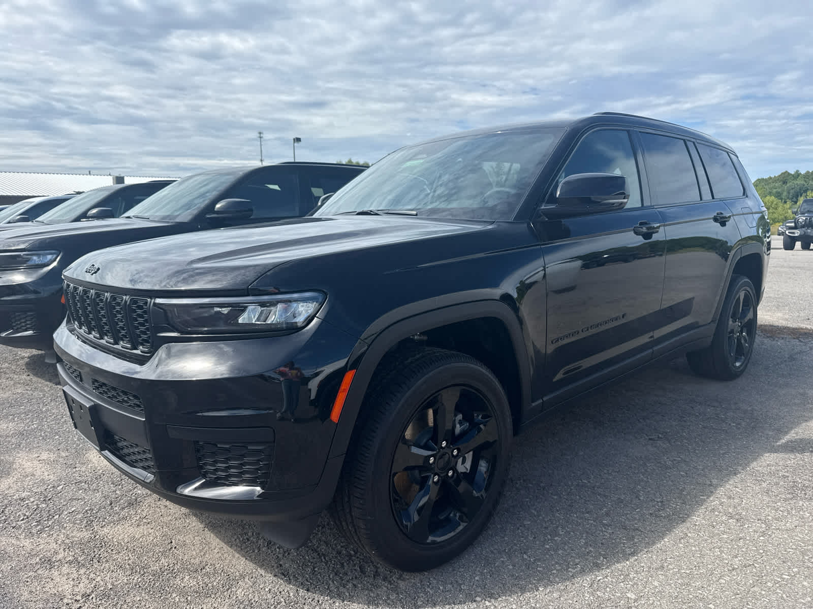 2025 Jeep Grand Cherokee Altitude X photo 3
