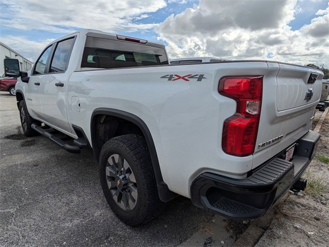 2023 Chevrolet Silverado 2500HD Custom photo 3