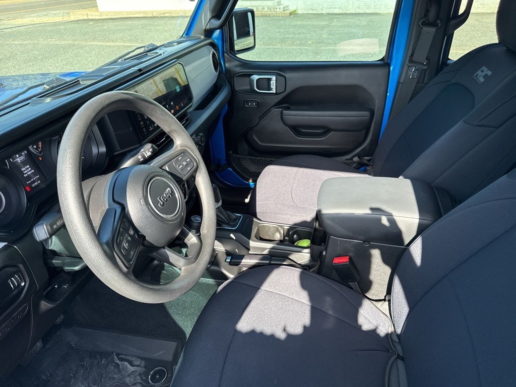 2024 Jeep Gladiator photo 18