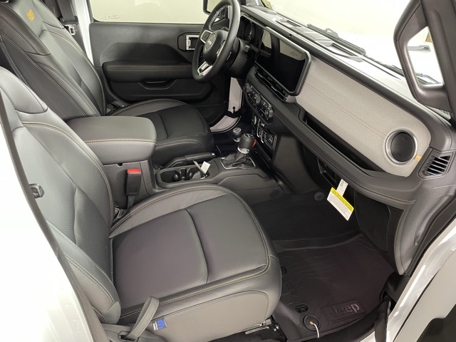 2025 Jeep Wrangler Sahara photo 42