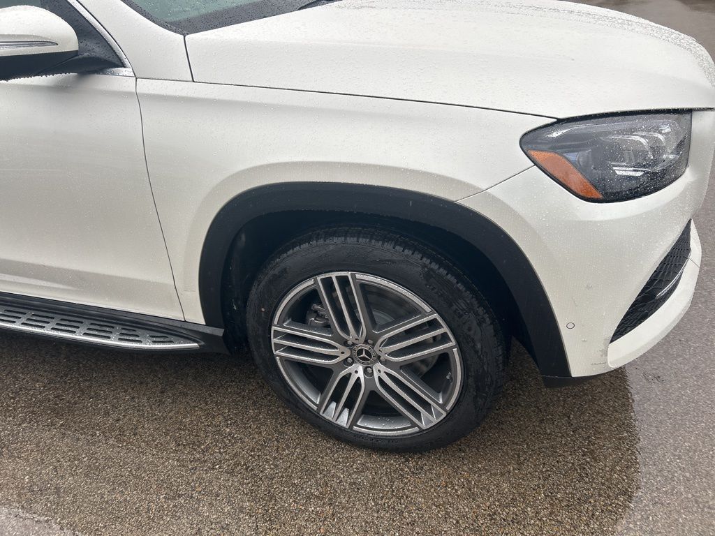 2023 Mercedes Benz GLS 450 4MATIC photo 2