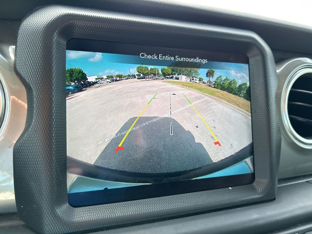 2022 Jeep Wrangler Unlimited Sahara photo 27