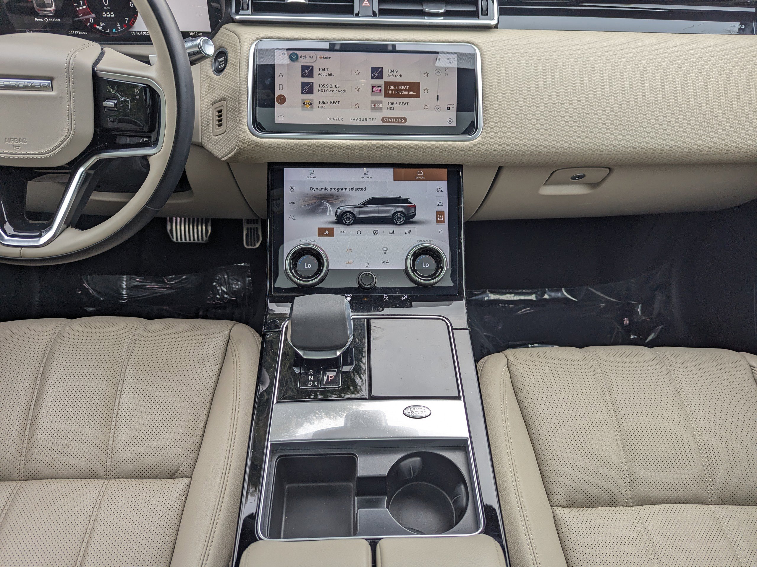 2021 Land Rover Range Rover Velar R-Dynamic S photo 16