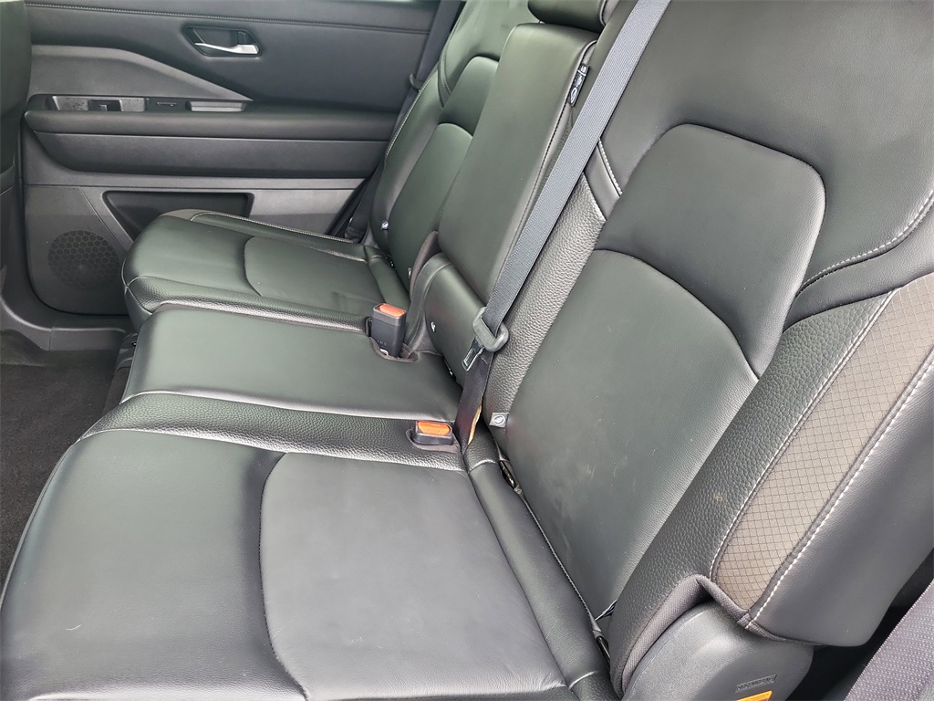 2023 Nissan Pathfinder SL photo 10