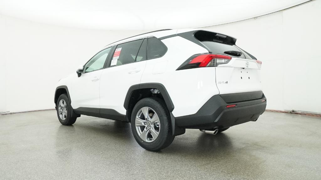 2025 Toyota RAV4 XLE photo 14