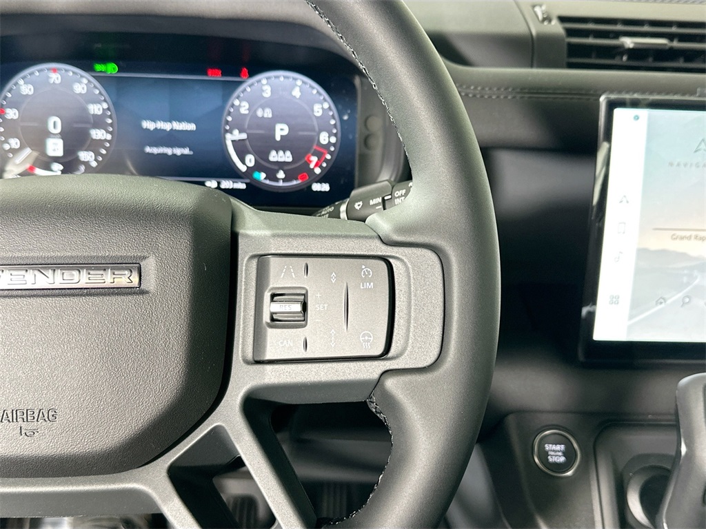 2025 Land Rover Defender 90 X-Dynamic SE photo 14