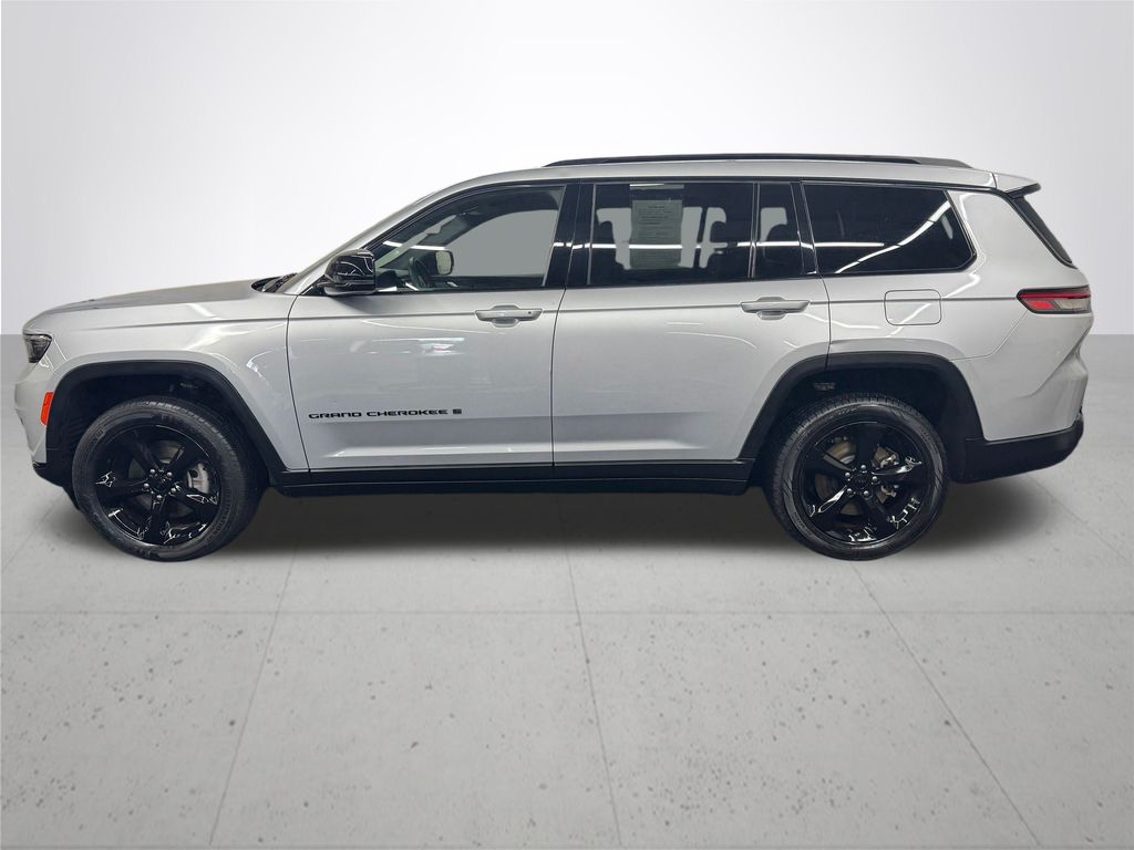 2023 Jeep Grand Cherokee Altitude photo 2