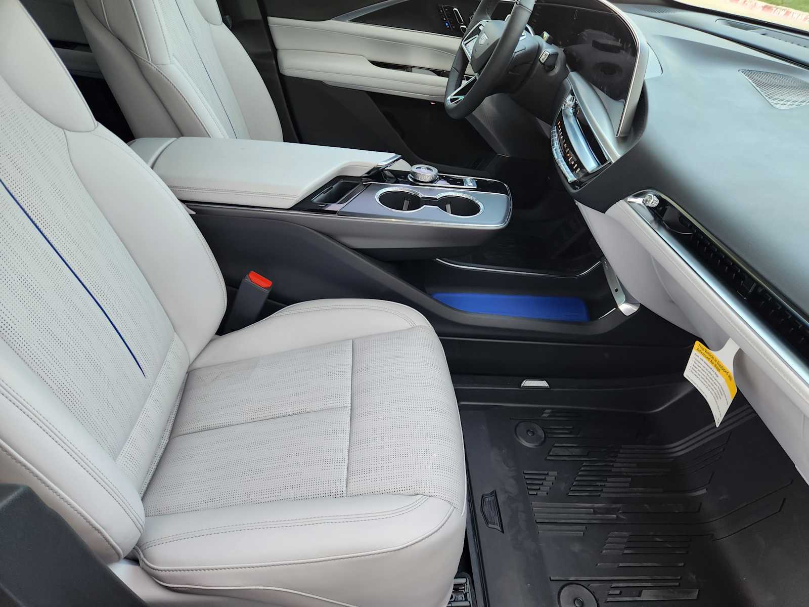 2026 Cadillac Lyriq Luxury photo 7