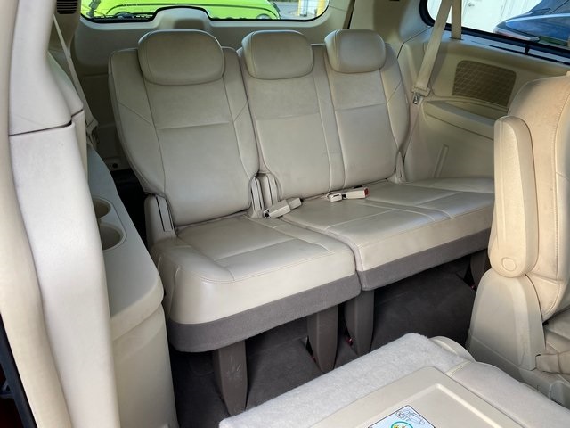 2010 Chrysler Town & Country Limited photo 19