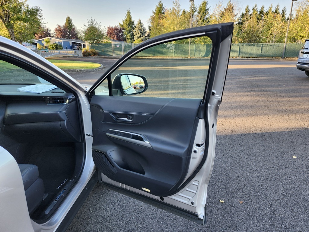 2022 Toyota Venza XLE photo 26