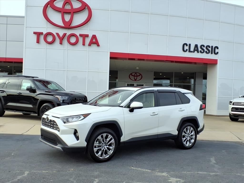 2019 Toyota RAV4 Limited's photo