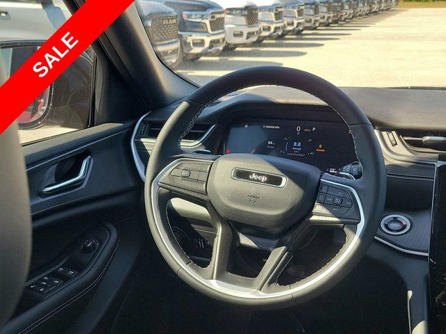 2025 Jeep Grand Cherokee Altitude photo 24