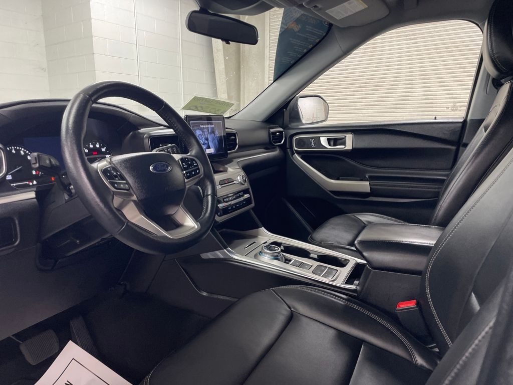 2024 Ford Explorer XLT photo 2